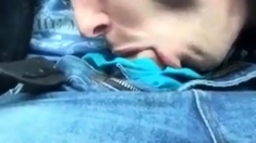 Il suce en voiture