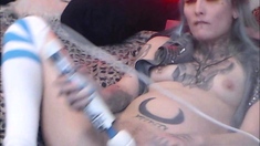 Hot amateur teen girl toying pussy in bed on webcam