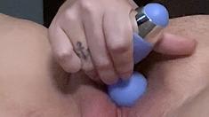 Sexy hottie Anetta Keys enjoys a solo toy masturbation