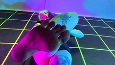 Amateur Foot Fetish Girlfriend Sucks and gives a Footjob