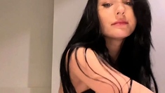 Brunette Solo Webcam Masturbation