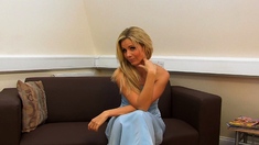 amateur blonde solo webcam